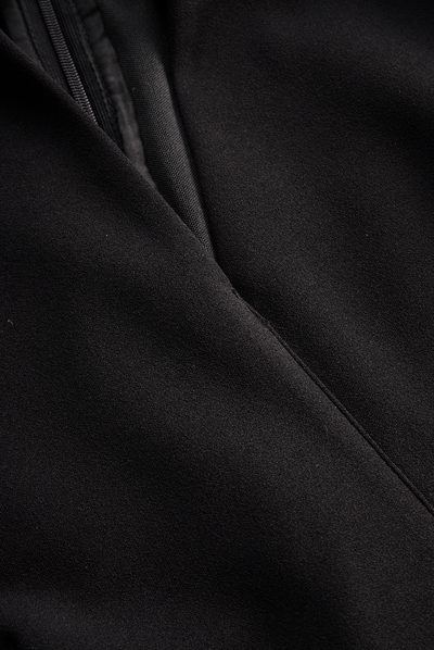 Elegantes Midikleid mit Gürtel und V-Ausschnitt