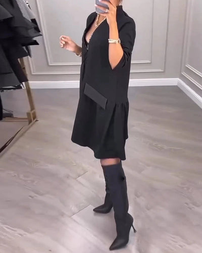 Dress with an artistic spirit and a V-shaped neckline