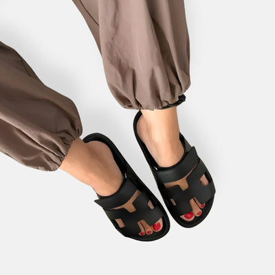 Bruna | Komfortable Pantoletten mit Lochmuster