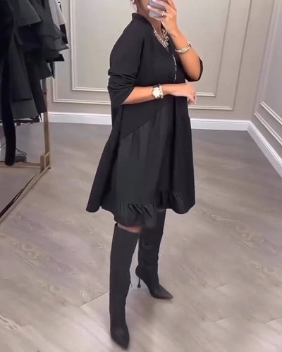 Dress with an artistic spirit and a V-shaped neckline