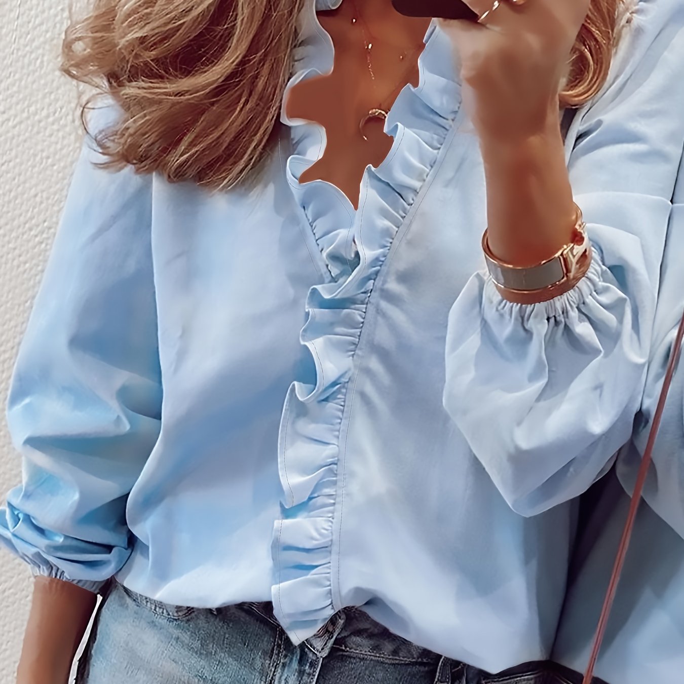 AYA | BLUSE MIT RÜSCHEN UND V-AUSSCHNITT