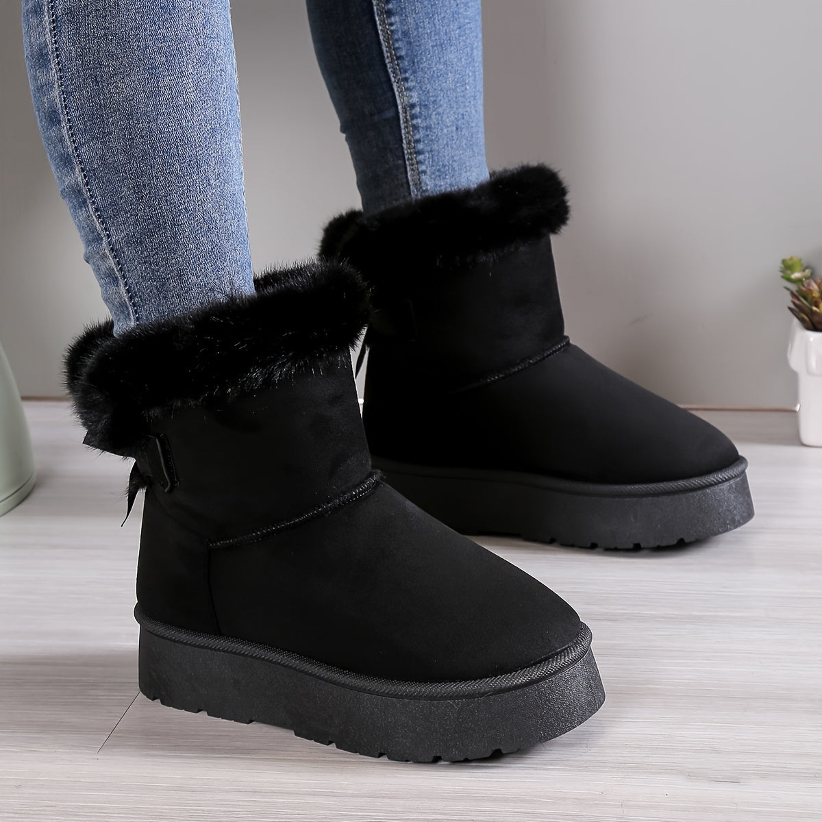 Stylische, thermogefütterte Plüschstiefel mit Schleife
