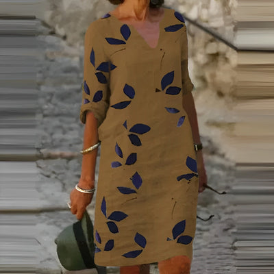 Britta | Schmeichelndes Sommerkleid mit Blätter-Print