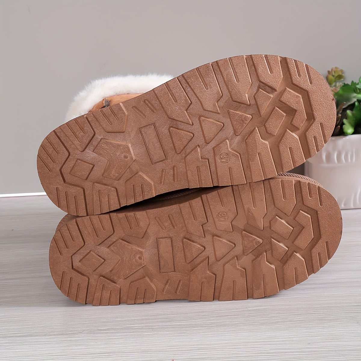 Stylische, thermogefütterte Plüschstiefel mit Schleife