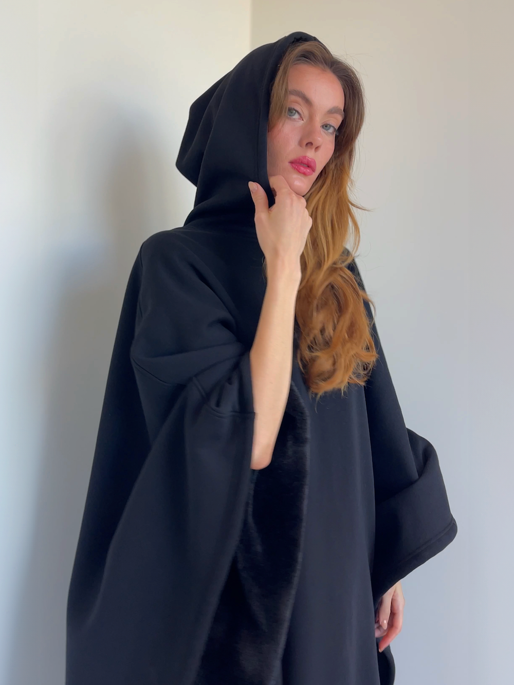 Fleece-Poncho mit Kapuze