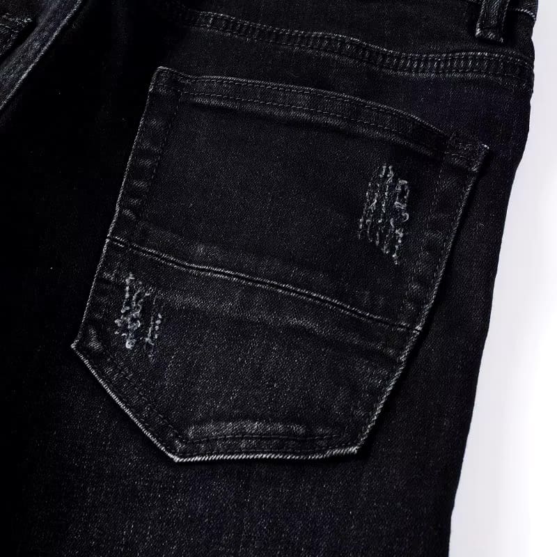 Jean noir délavé à broderie serpent