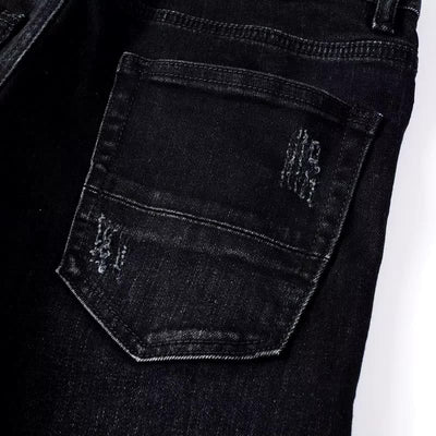 Jean noir délavé à broderie serpent