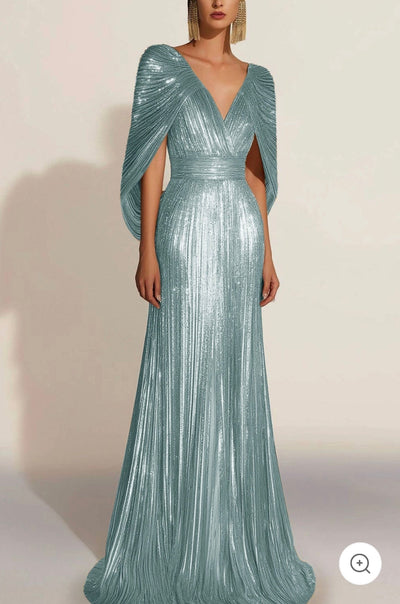 Aurélie | Goldenes plissiertes Abendkleid mit Cape