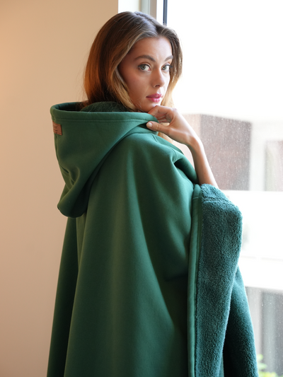 Fleece-Poncho mit Kapuze