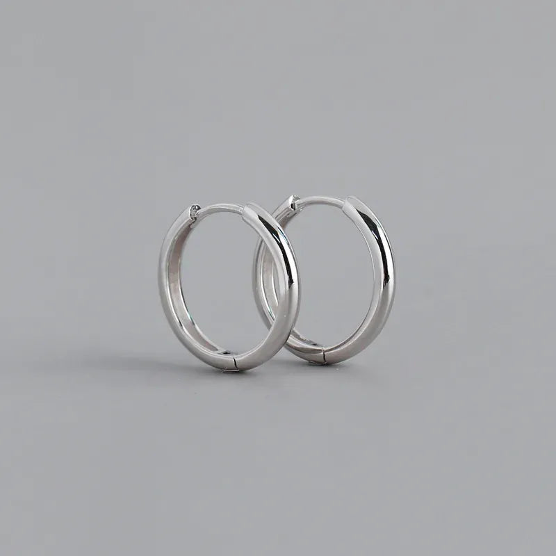 Elegante, zierliche Ohrringe