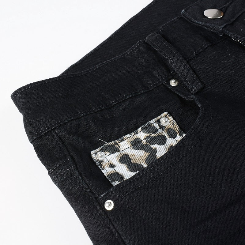 Schwarze Distressed Jeans mit Leoparden Patch Details