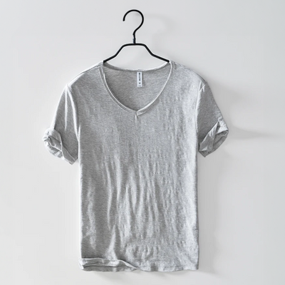 Klassisches Herren-T-Shirt mit V-Ausschnitt – Ewald