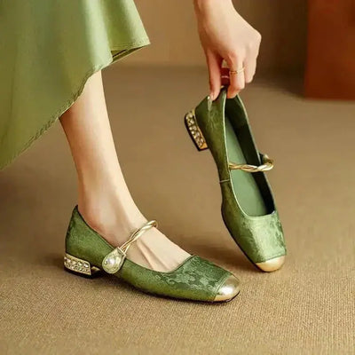 Elegante Ballerinas mit Riemchen und Perlendetail