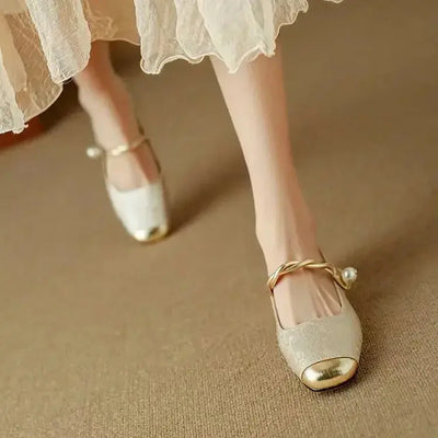 Elegante Ballerinas mit Riemchen und Perlendetail