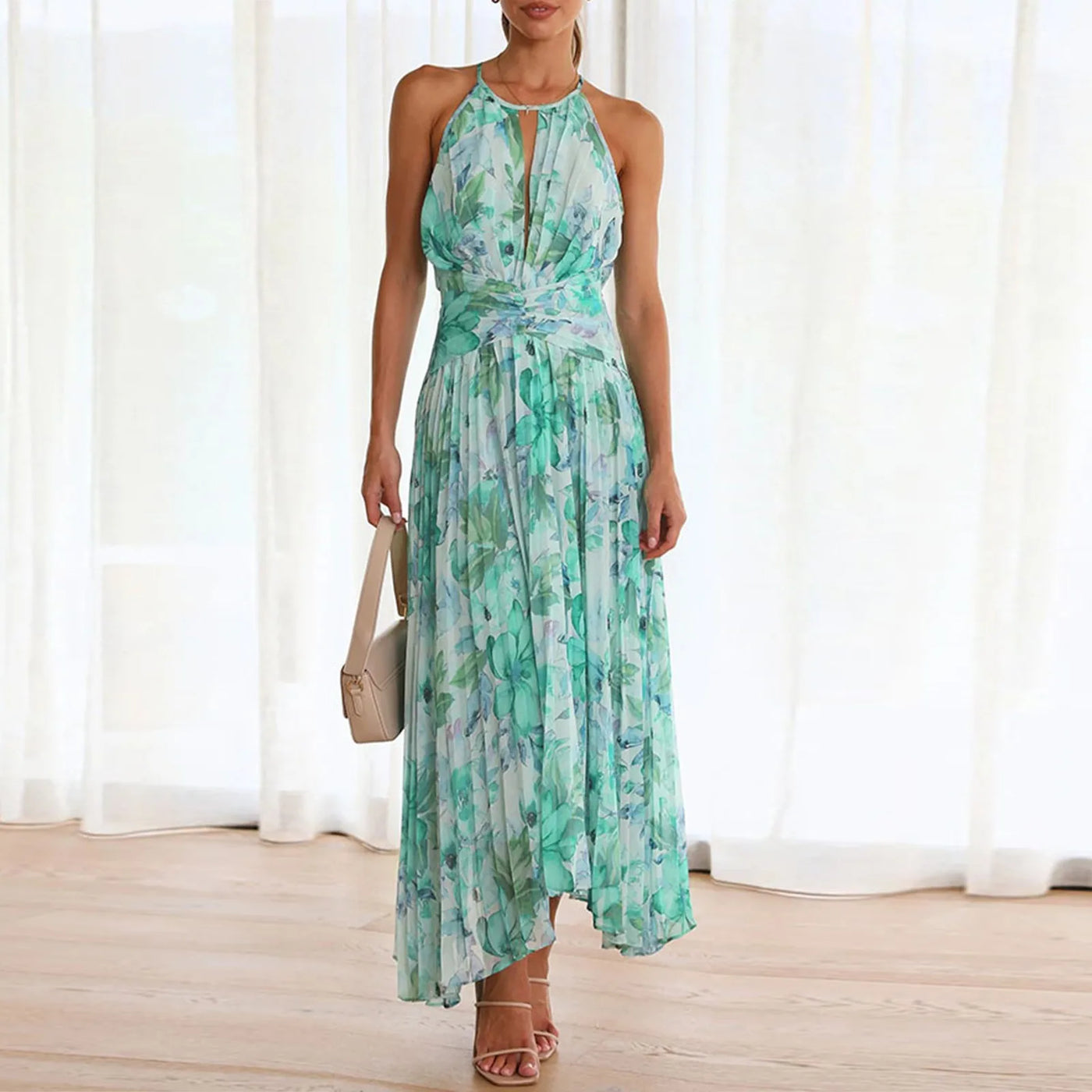 Claudia | Fließendes Neckholder-Kleid mit Blumenmuster