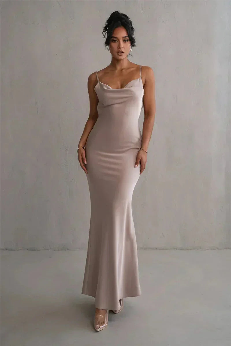 Cassiane – Elegantes Kleid mit Satinblumen