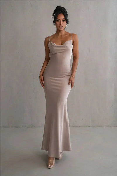 Cassiane – Elegantes Kleid mit Satinblumen