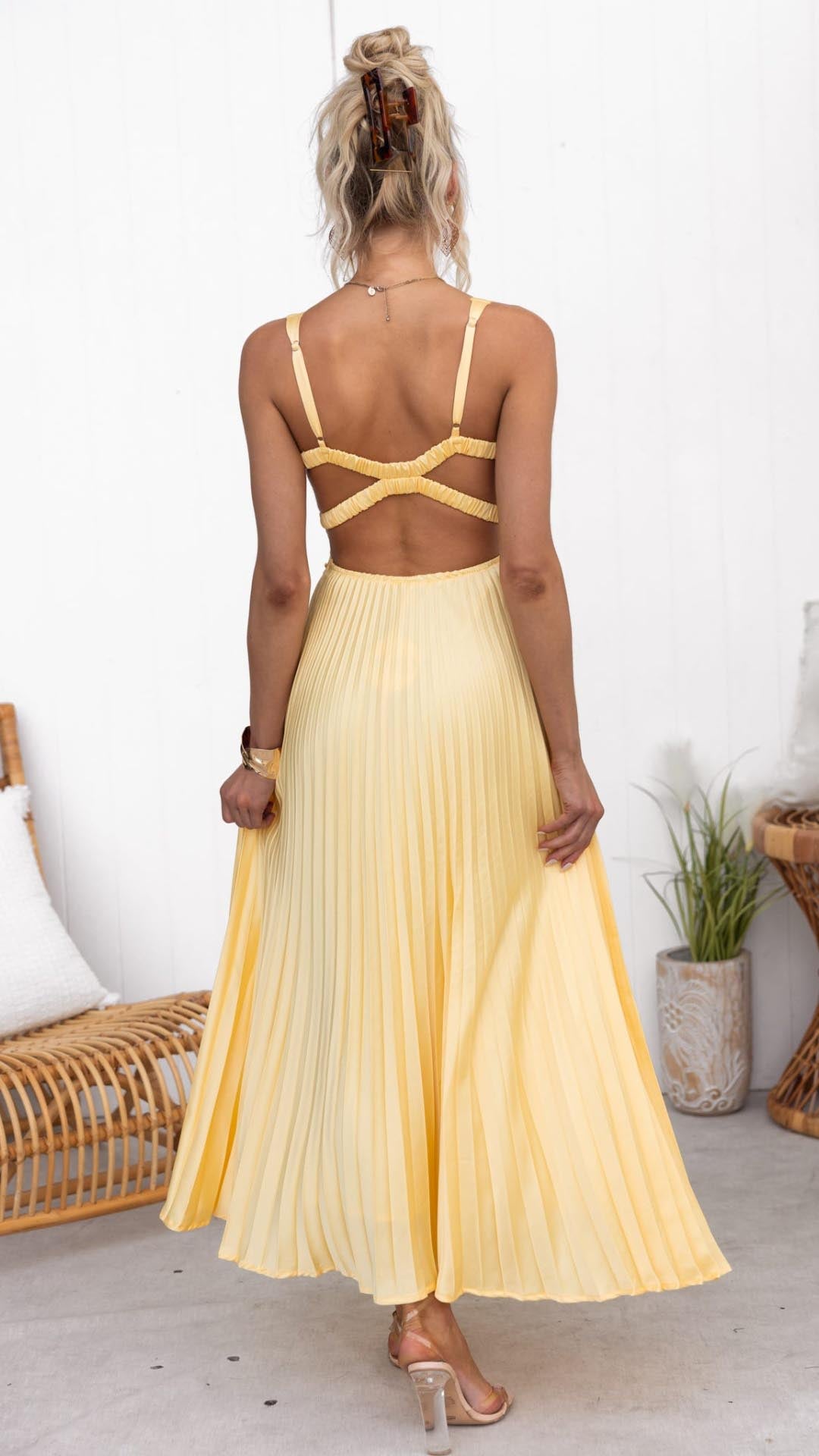 Aby - Gelbes, elegantes Plisseekleid