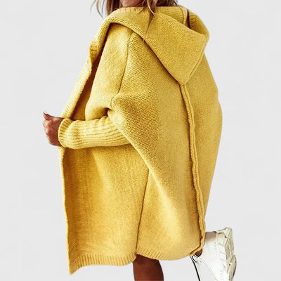 Gemütliche Strickjacke mit Kapuze