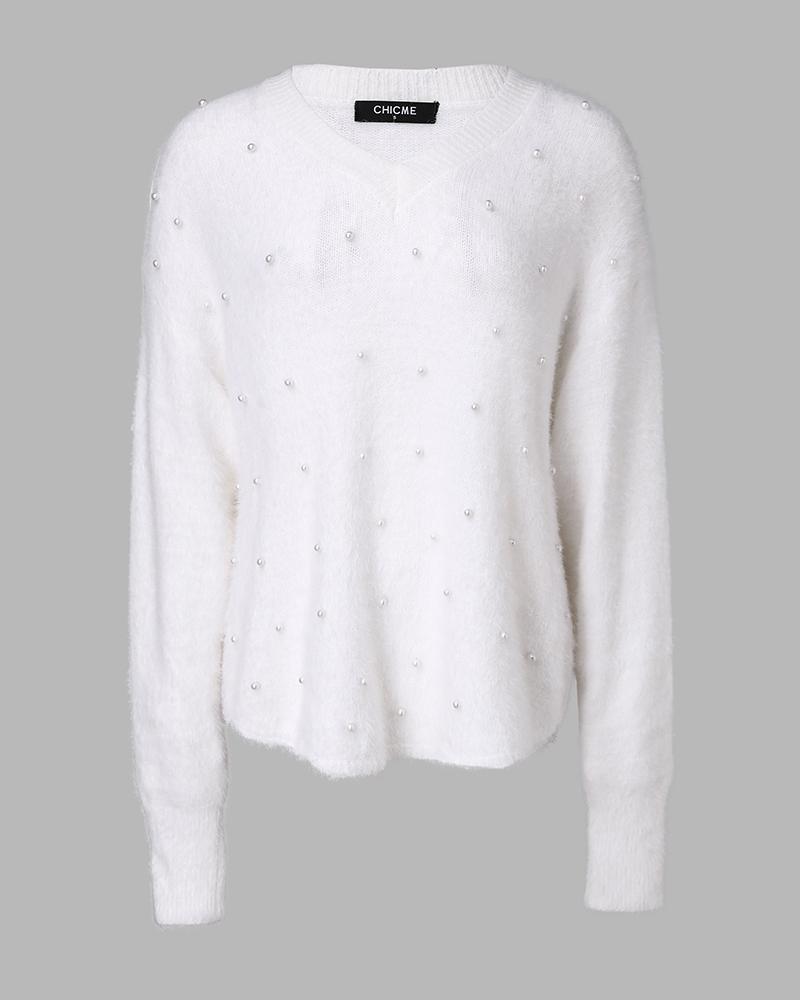 Lockerer Pullover mit V-Ausschnitt, langen Ärmeln und Perlen, verziert mit Applikationen 