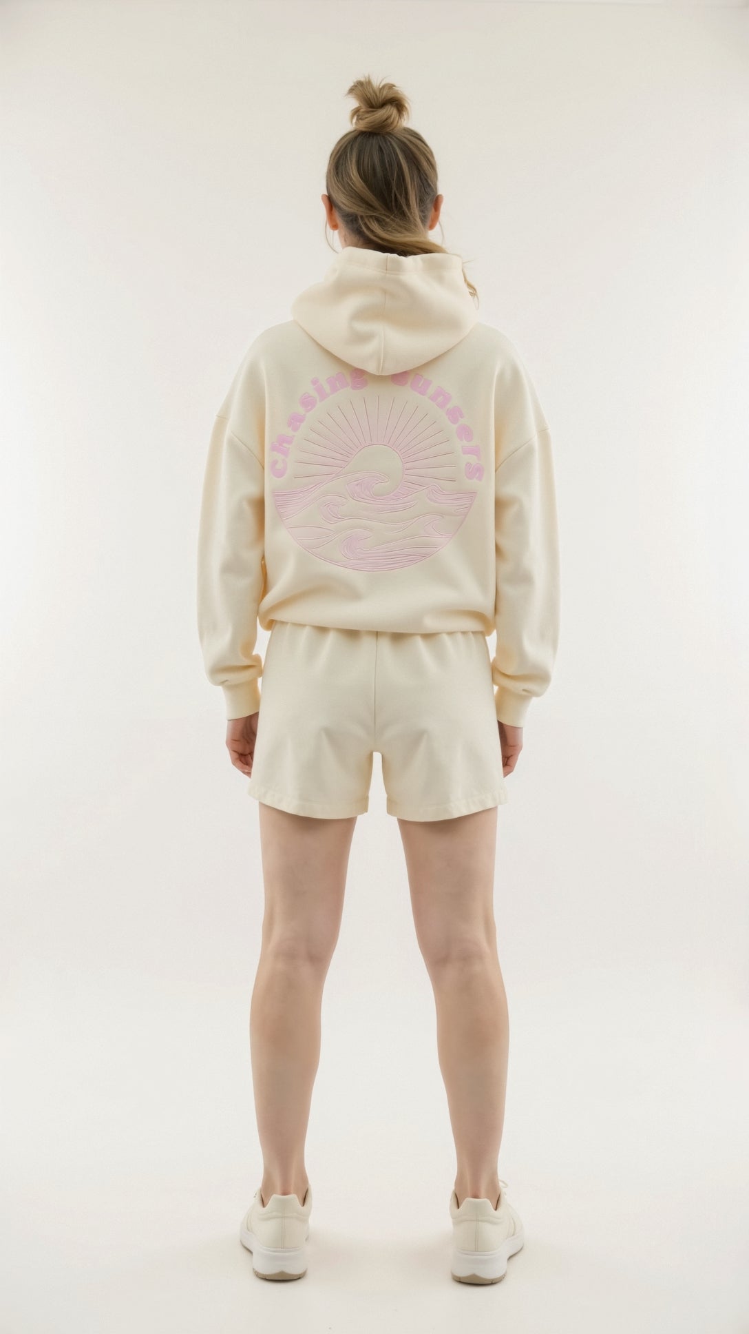 Avilda | Moderner bestickter Hoodie