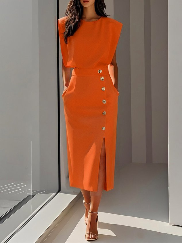 Einfarbiges Midikleid mit Knopfschlitz und Rundhalsausschnitt 