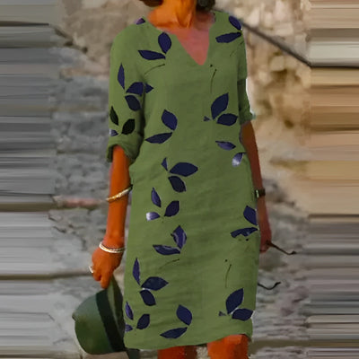 Britta | Schmeichelndes Sommerkleid mit Blätter-Print