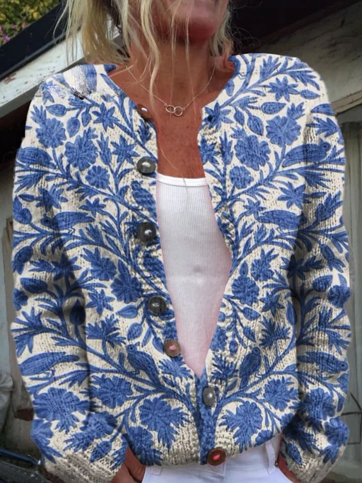 Bristal – Cozy Meadows – Strickjacke mit Blumenmuster und Knöpfen