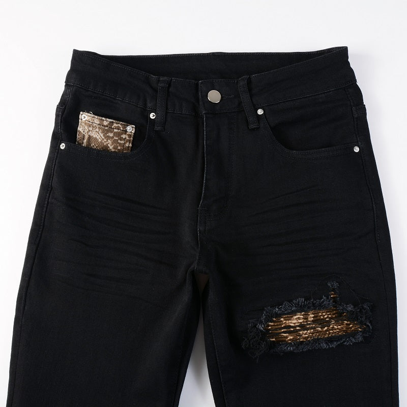 Schwarze Distressed Jeans mit goldenen Patch-Details
