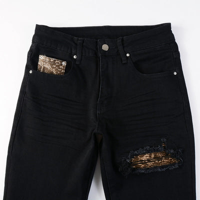 Schwarze Distressed Jeans mit goldenen Patch-Details