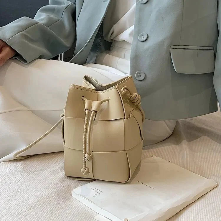 Tessara | Polierte Crossbody-Beuteltasche