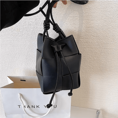 Tessara | Polierte Crossbody-Beuteltasche