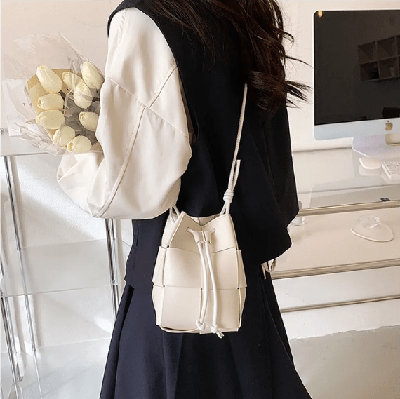Tessara | Polierte Crossbody-Beuteltasche