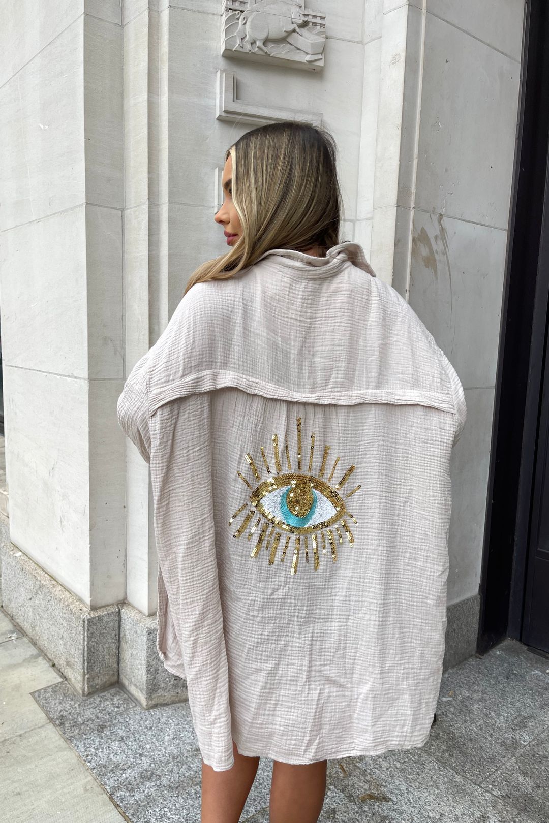 Dakota | Stylisches Oversize-Shirt mit glitzerndem Rücken