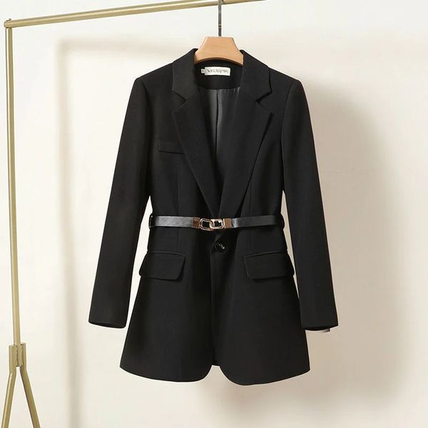 Elanthira | Statement-Blazer mit tailliertem Schnitt