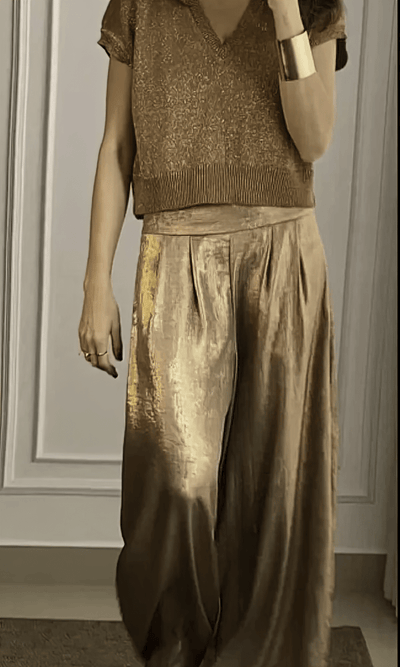 Felicia | Set aus Oberteil und Hose in Metallic-Optik