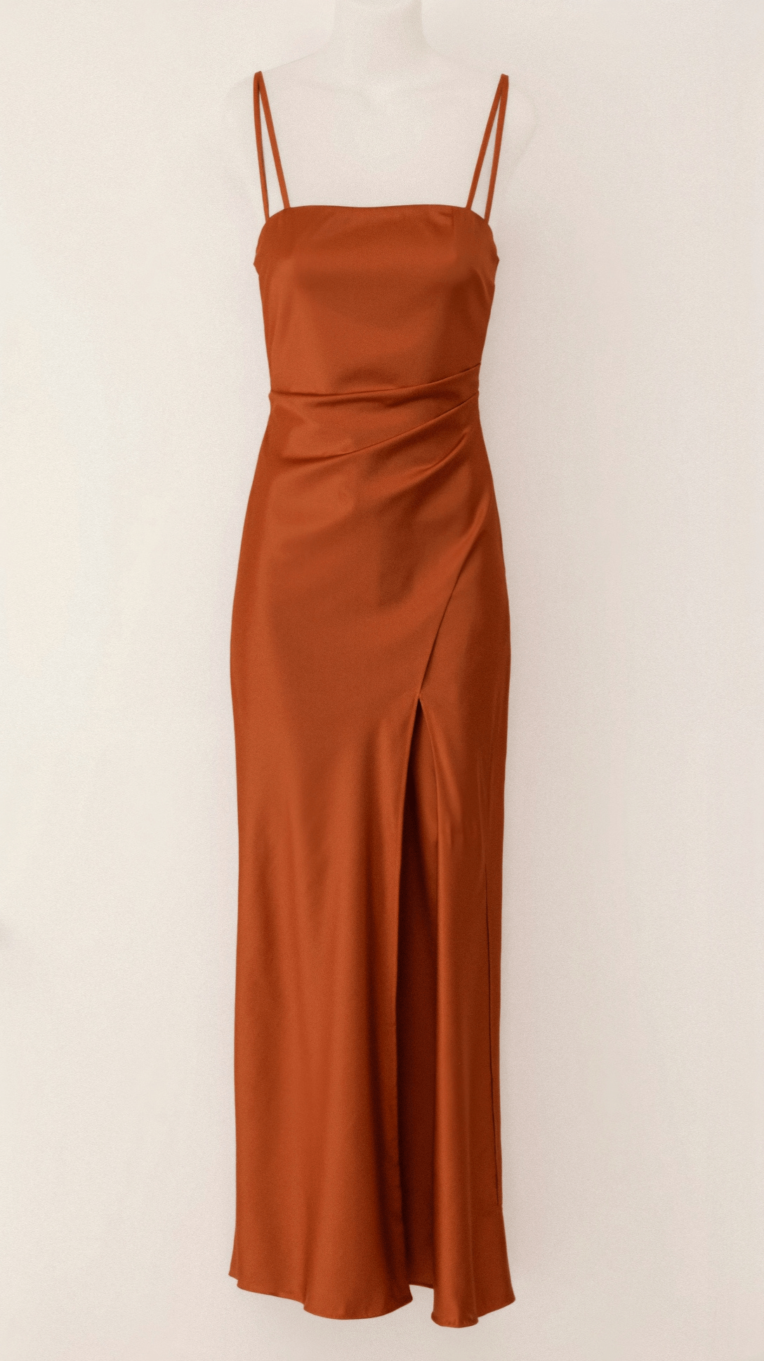 Aaliyah | Schmeichelndes Trägerkleid mit Oberschenkelschlitz