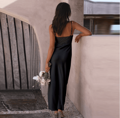 Aaliyah | Schmeichelndes Trägerkleid mit Oberschenkelschlitz