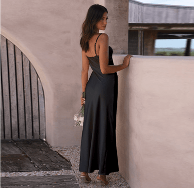 Aaliyah | Schmeichelndes Trägerkleid mit Oberschenkelschlitz