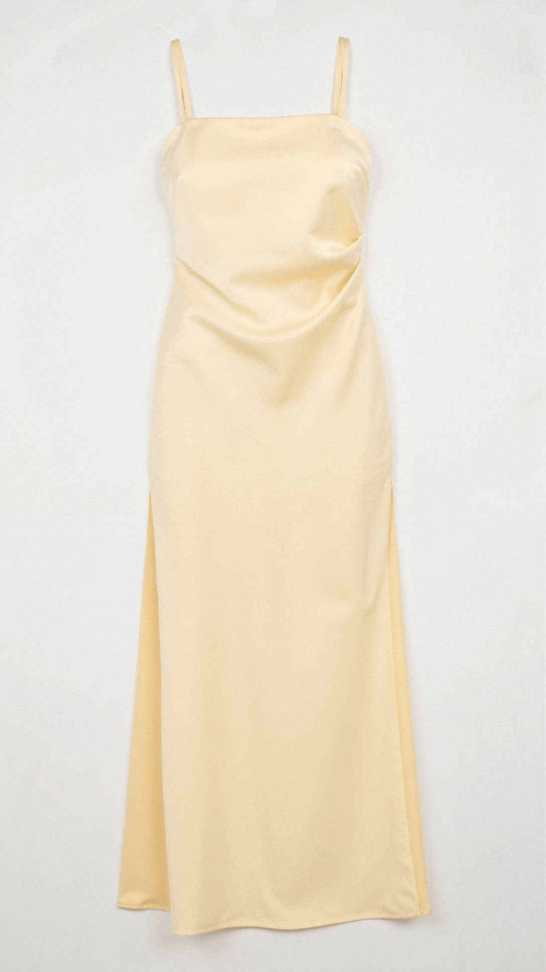 Aaliyah | Schmeichelndes Trägerkleid mit Oberschenkelschlitz