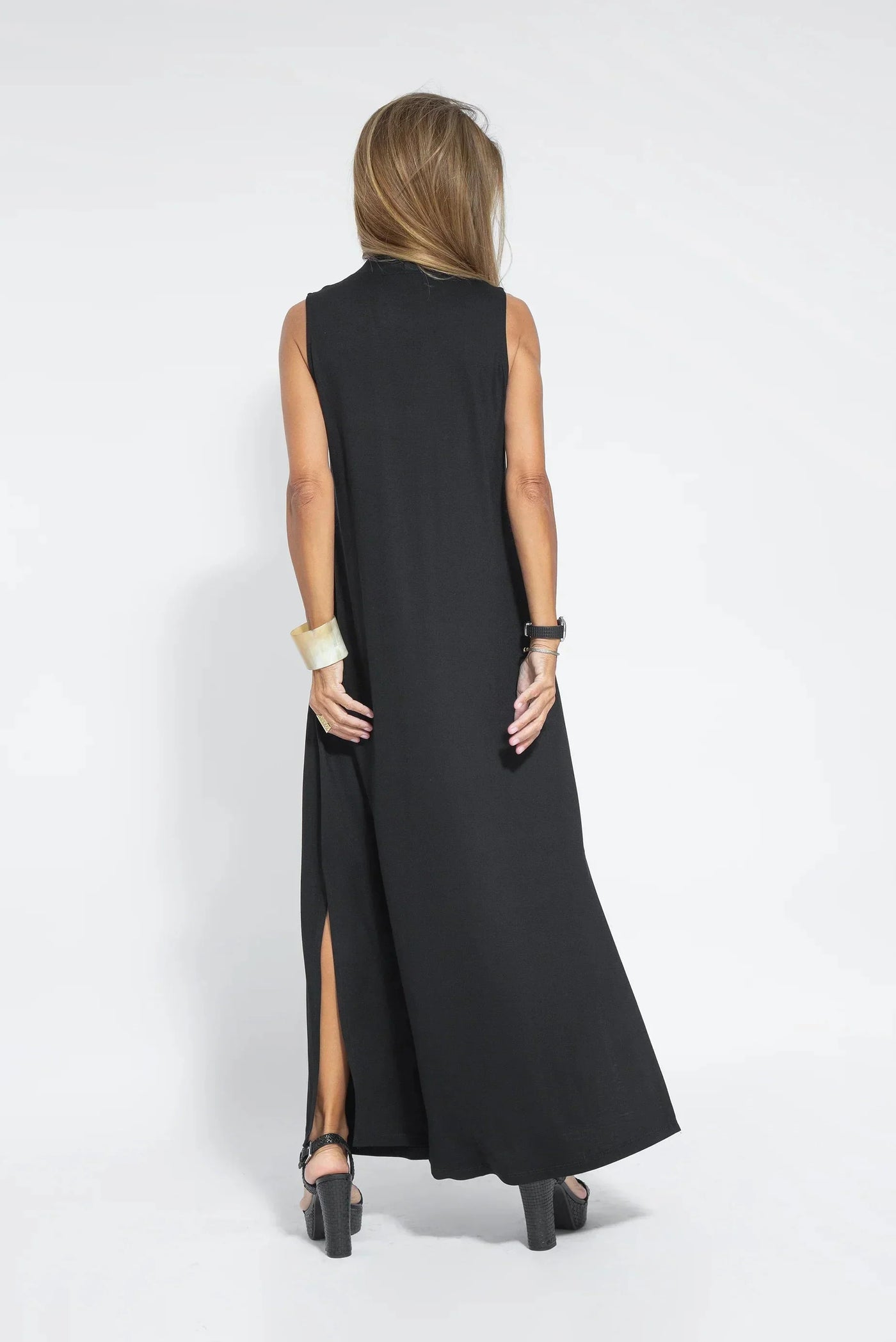 Zarelle | Flowing V-Neck Maxi Dress