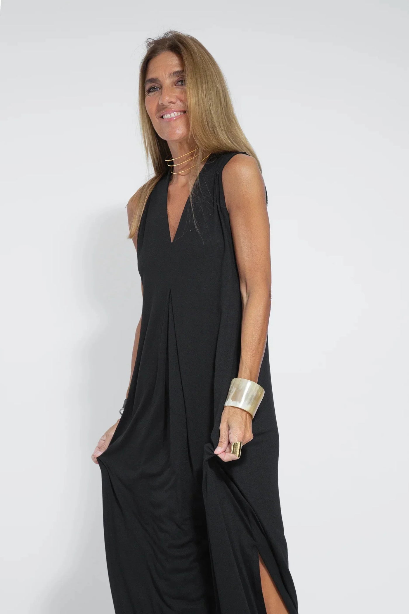 Zarelle | Flowing V-Neck Maxi Dress