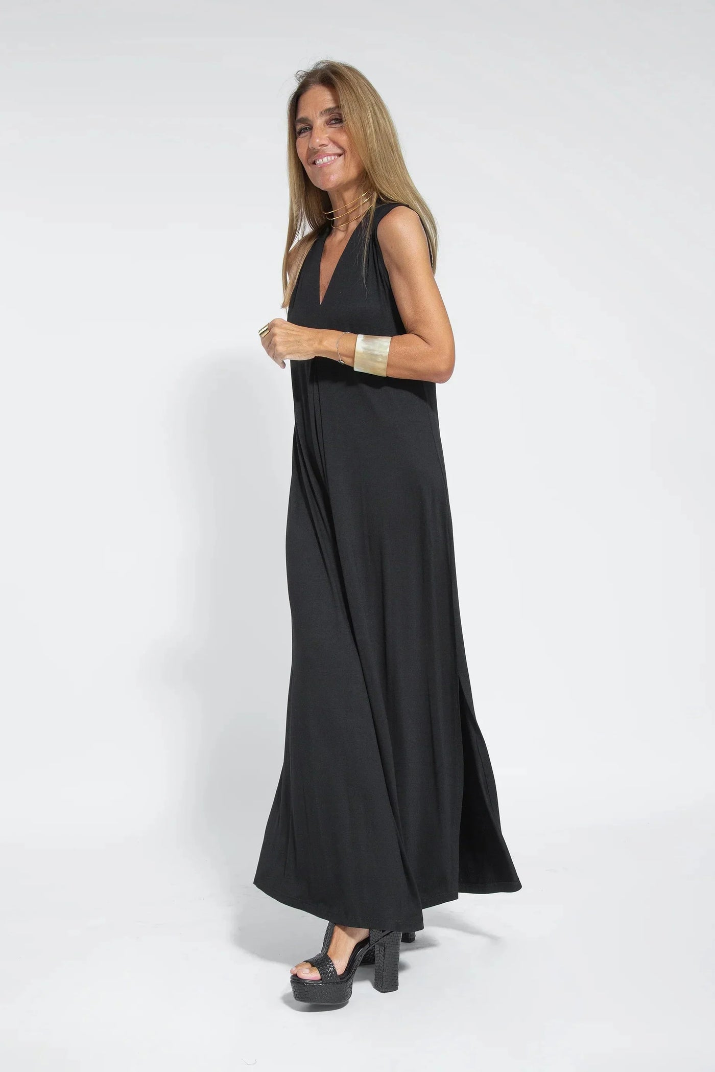 Zarelle | Flowing V-Neck Maxi Dress