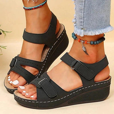 Miravea | Elegante Riemchensandalen mit Keilabsatz