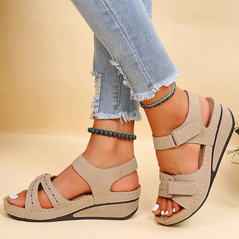 Miravea | Elegante Riemchensandalen mit Keilabsatz