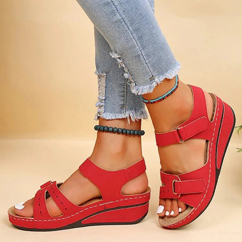 Miravea | Elegante Riemchensandalen mit Keilabsatz