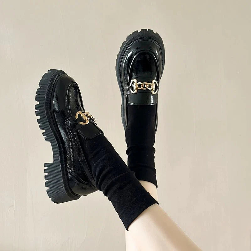 Galilea | Trendige Plateau-Loafer mit Ketten-Akzent