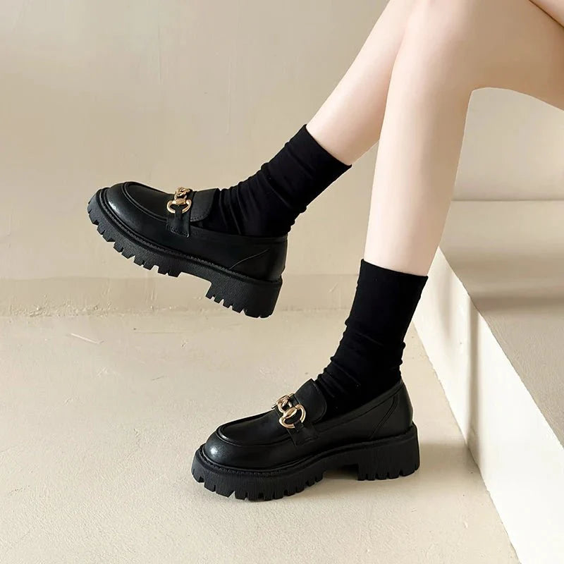 Galilea | Trendige Plateau-Loafer mit Ketten-Akzent