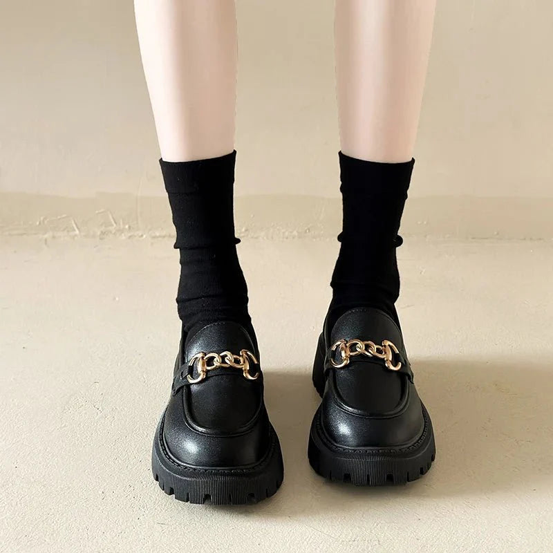 Galilea | Trendige Plateau-Loafer mit Ketten-Akzent