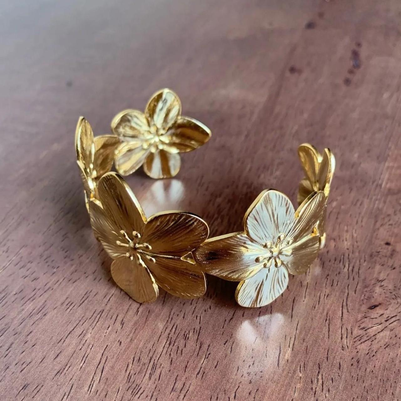 Fallon | Elegantes Armband im Blumenstil
